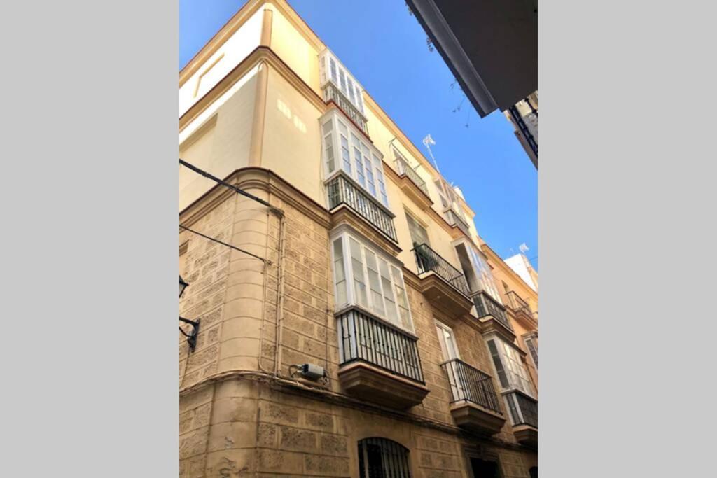 Apartment Gatu Premium Libertad, Preferente Mayores De 25 Anos Y Familias *